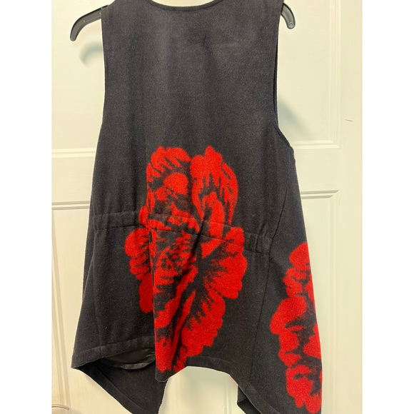Democracy Jackets & Blazers - Democracy Charcoal Gray & Red Floral Waterfall Vest – Sleeveless Draped Asymmetr